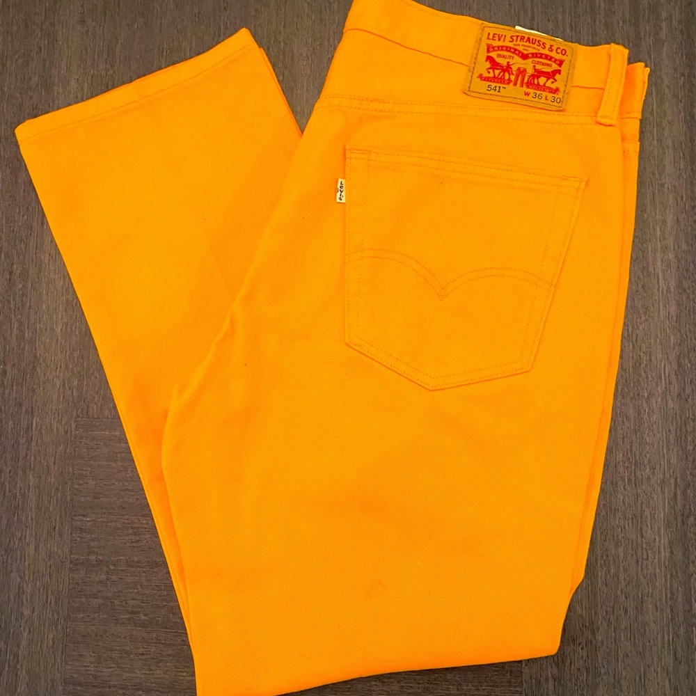 Levi Strauss new without tags men’s yellow jeans